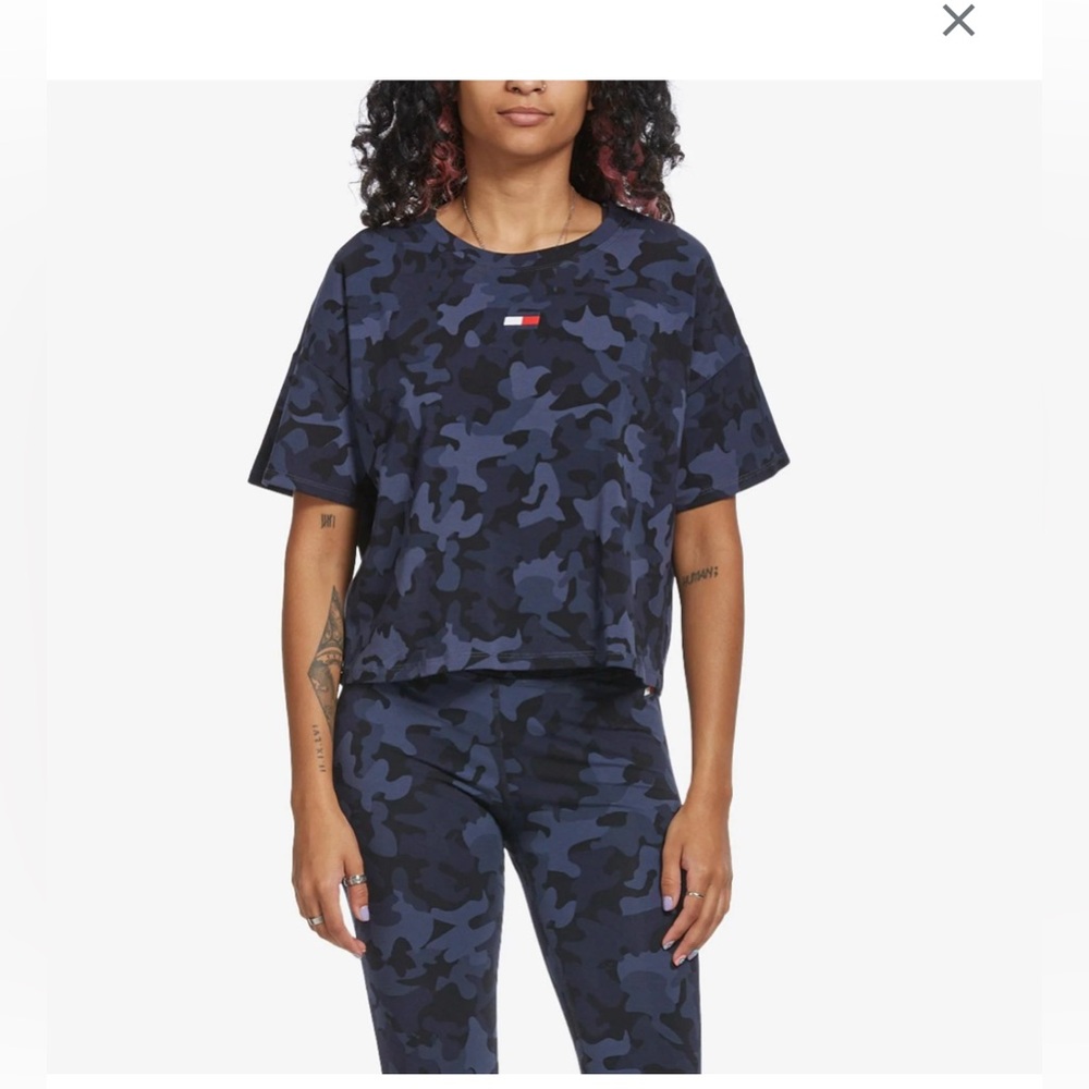 Like new Tommy Hilfiger Sport Printed Cropped T-Shirt - Asphalt - Size M
